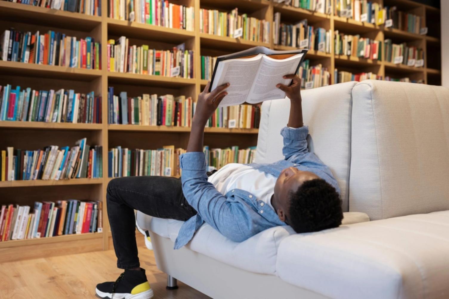 Estudiante trabajando en optimización móvil